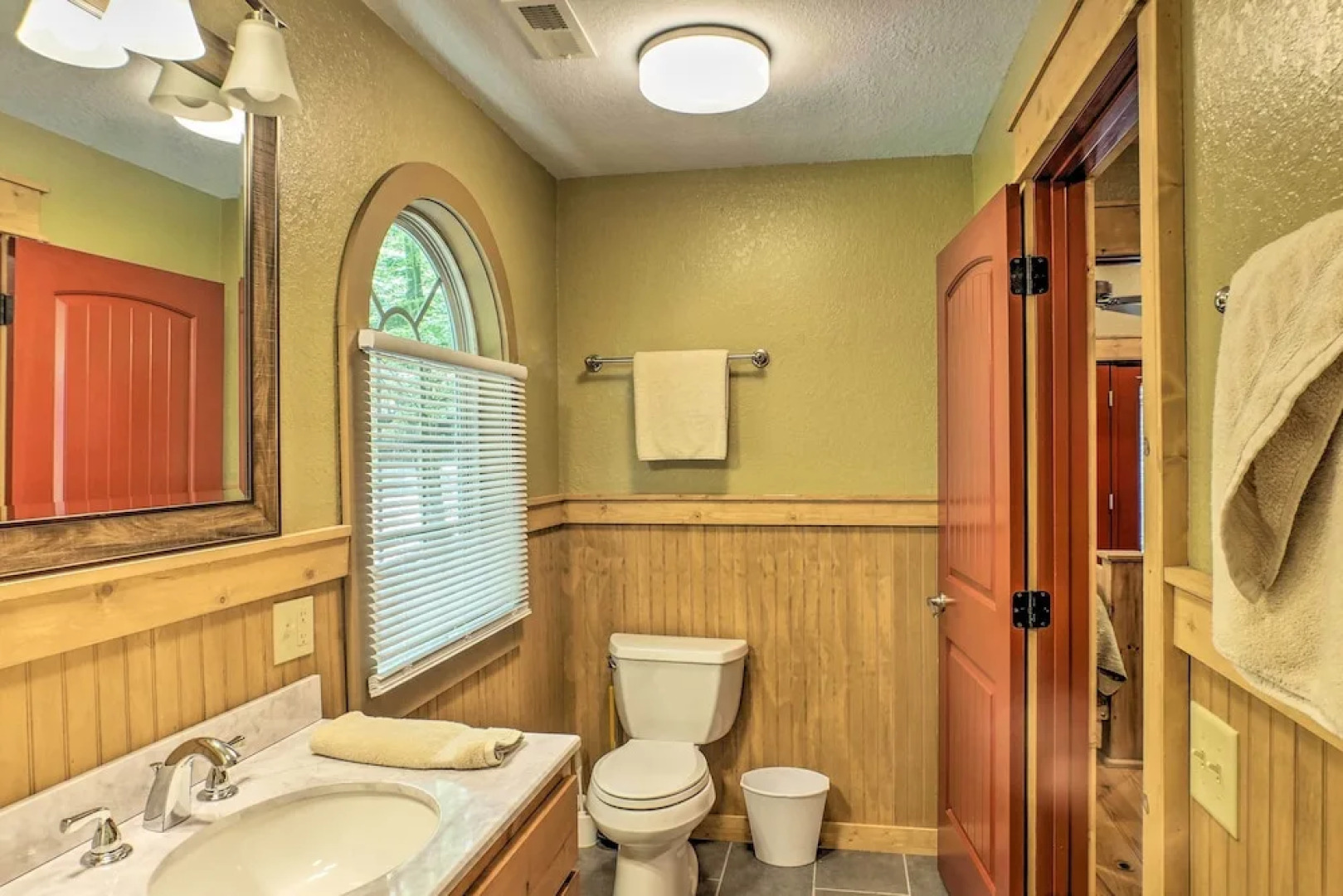 Guntersville Lake Cabin w/ 3 Fishing Ponds!