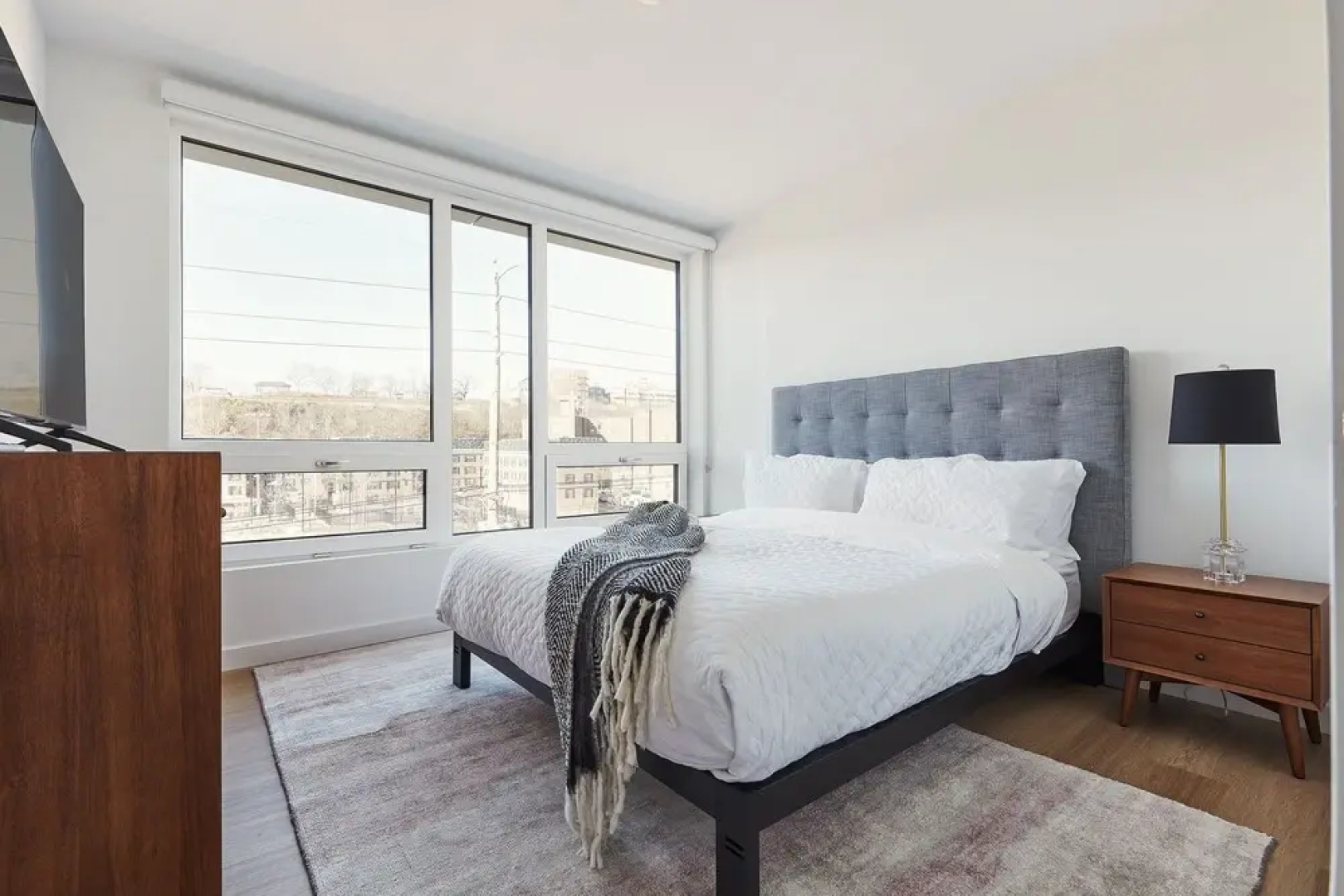 Modern 3 BR Loft -shared Deck - gym - Mins to NYC