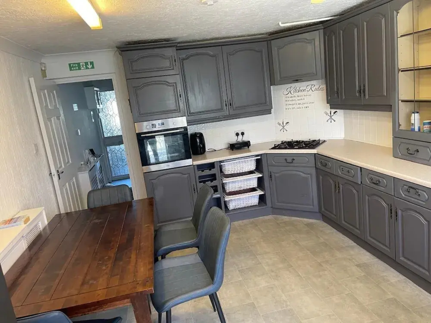 Basildon 3 Bedroom - Free Parking, Private Garden