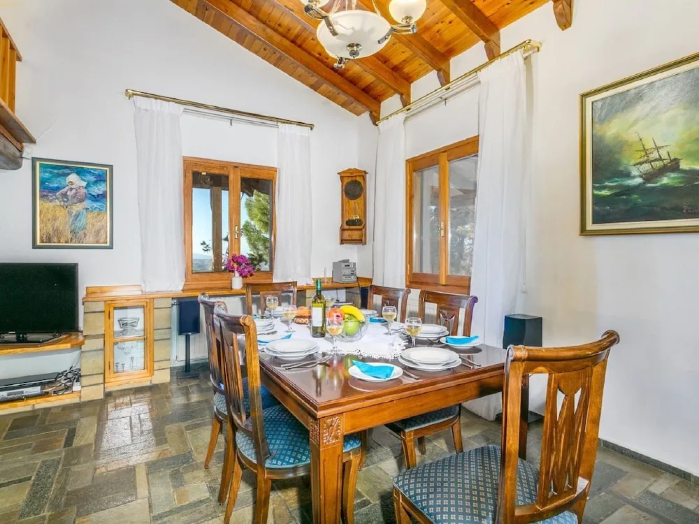 Villa in Heraklion With Private Pool & Beaches