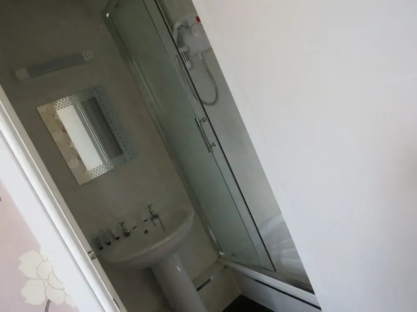 The Queens Arms Hotel