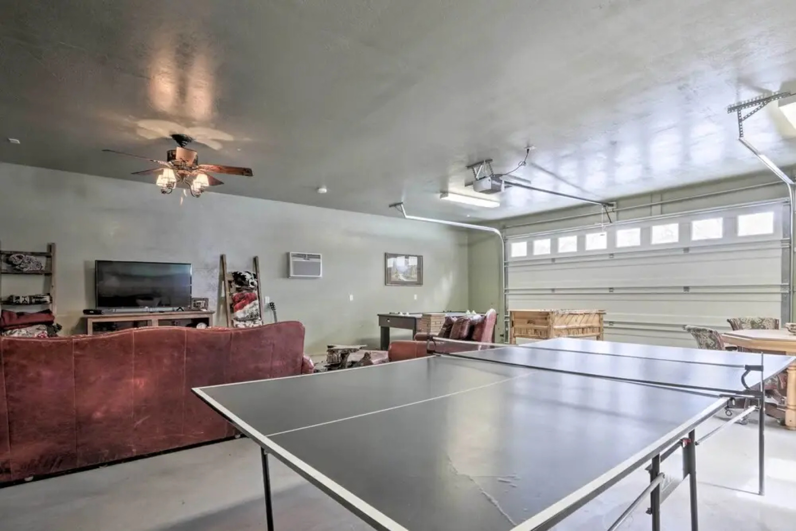 Fire Pit + Game Room: Heber-overgaard Cabin!