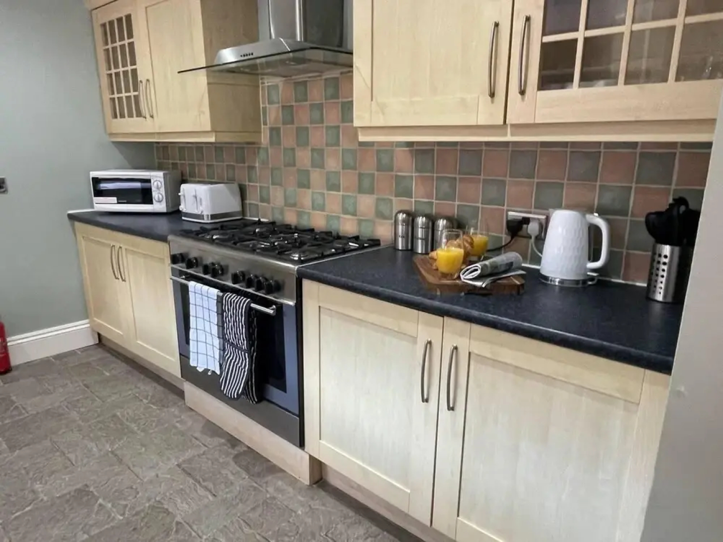 Lovely 3 -bed House in Jarrow With Free Parking
