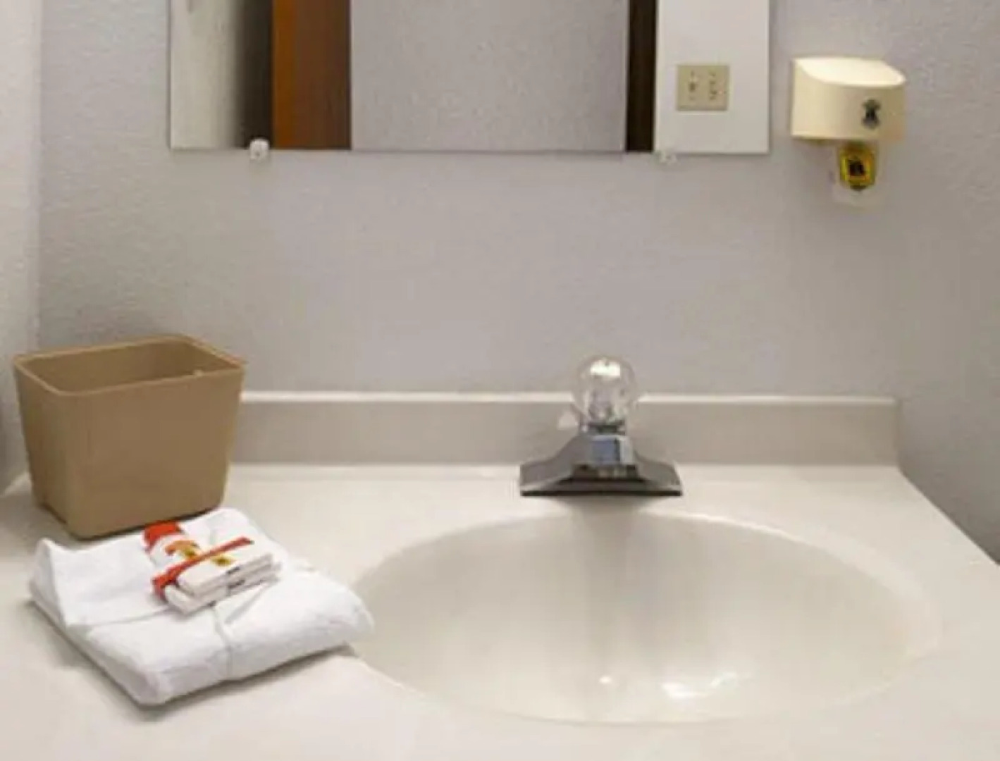 Super 8 by Wyndham Kingdom City