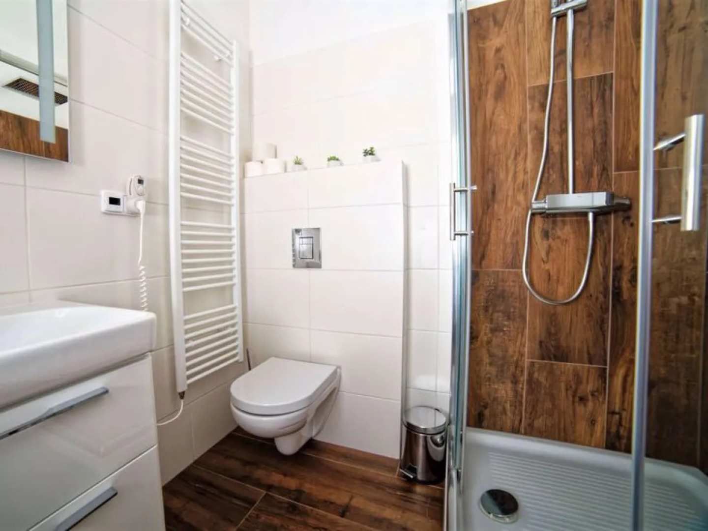 Lakeside Village 27582