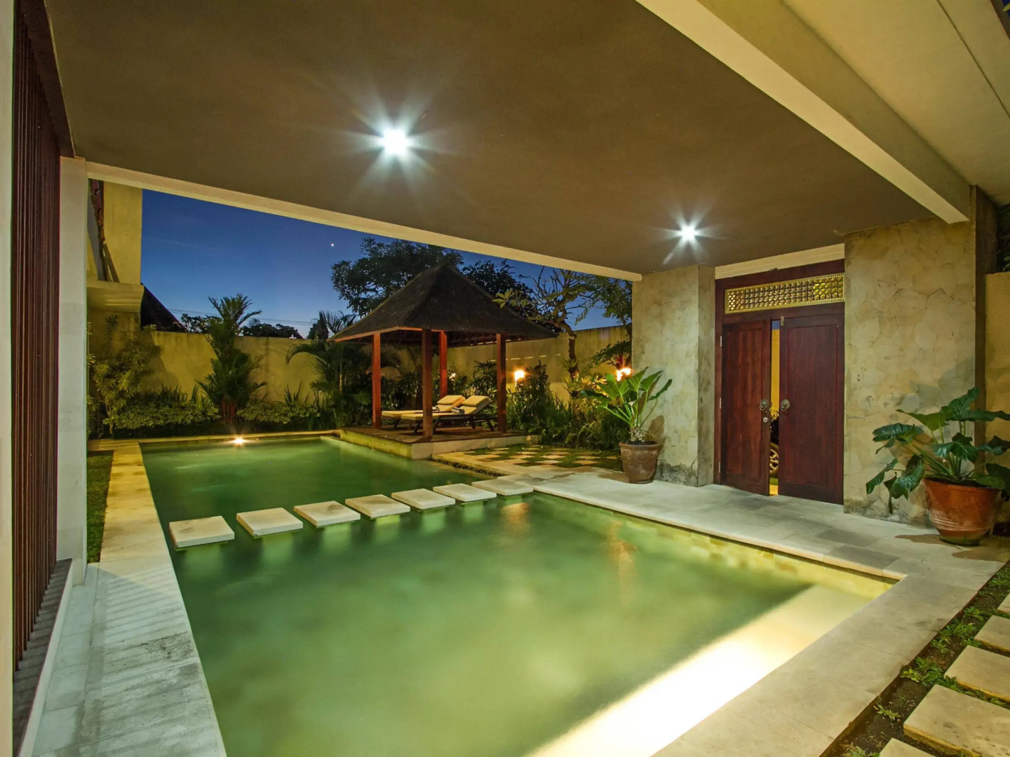 Apple Villas & Apartments