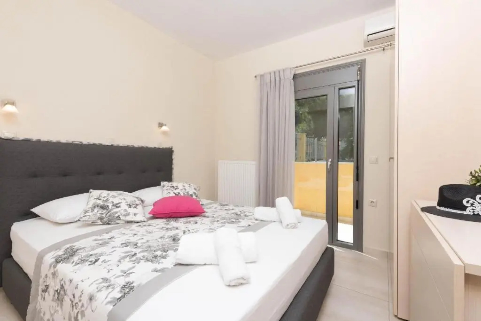 Louloudis Pool Villa