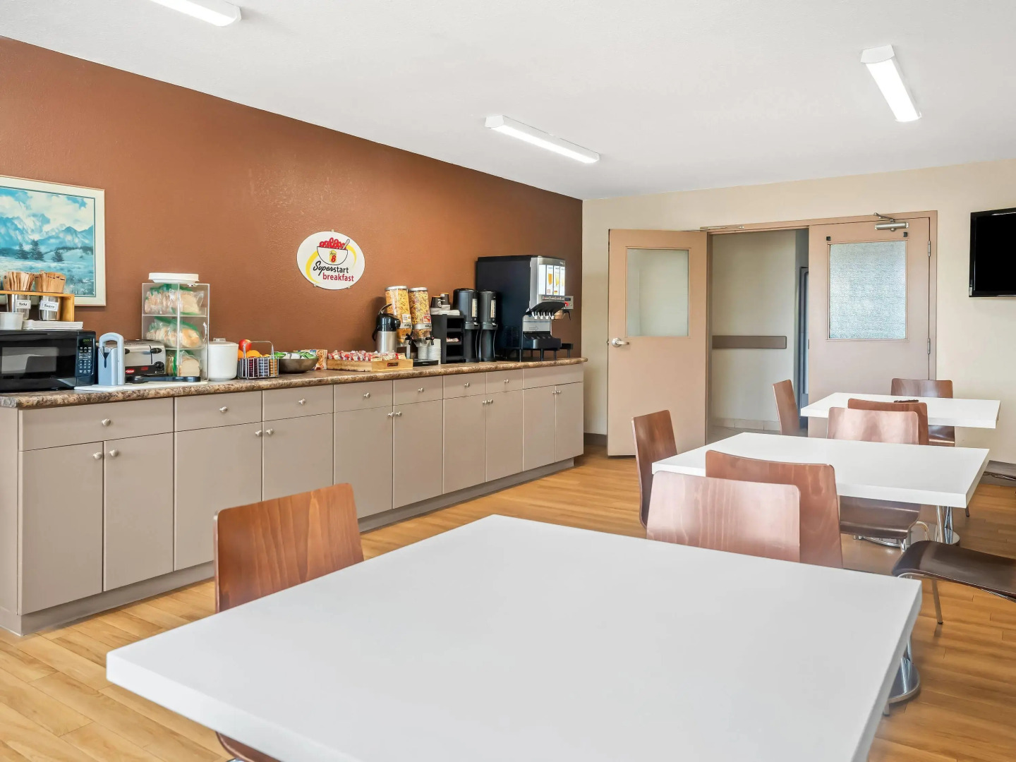 Super 8 by Wyndham Meadow Lake