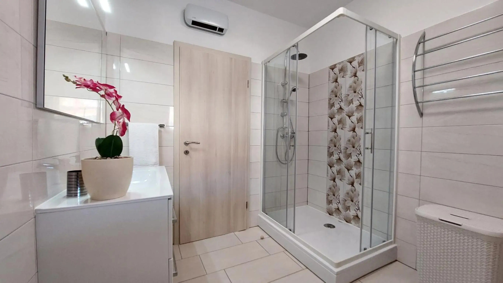 Villa Amoena with pool and sauna near Novigrad