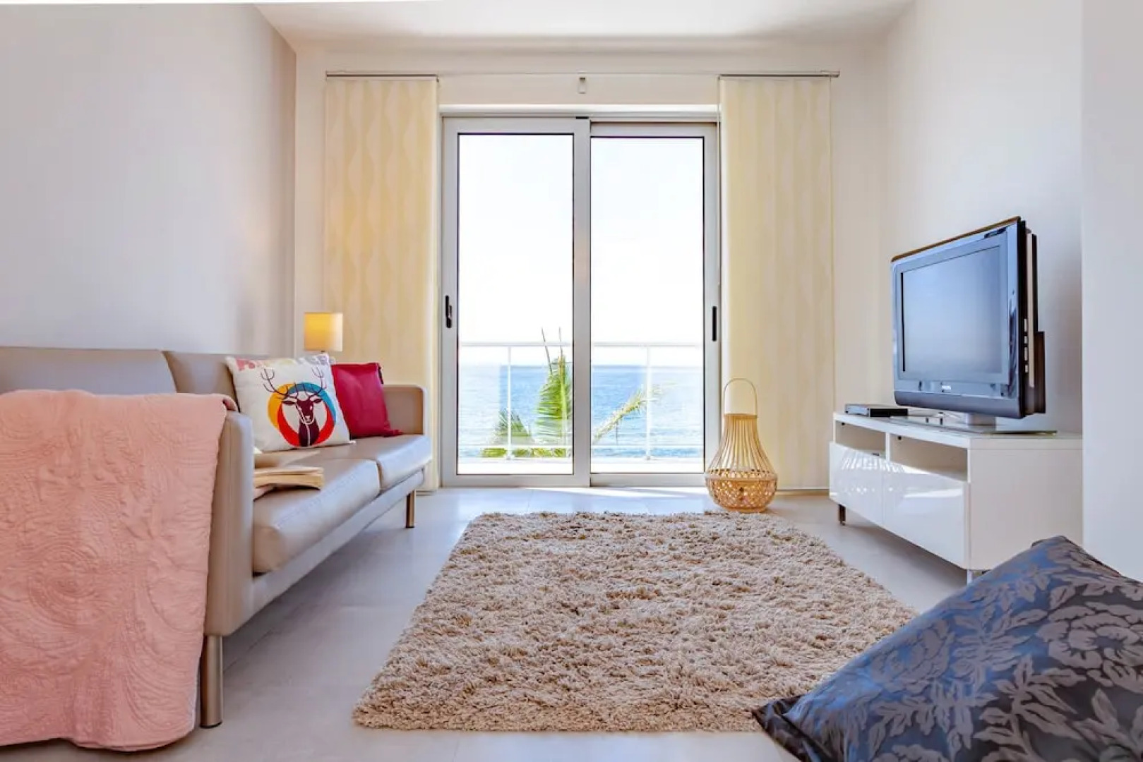 Madeira Beach House by MHM