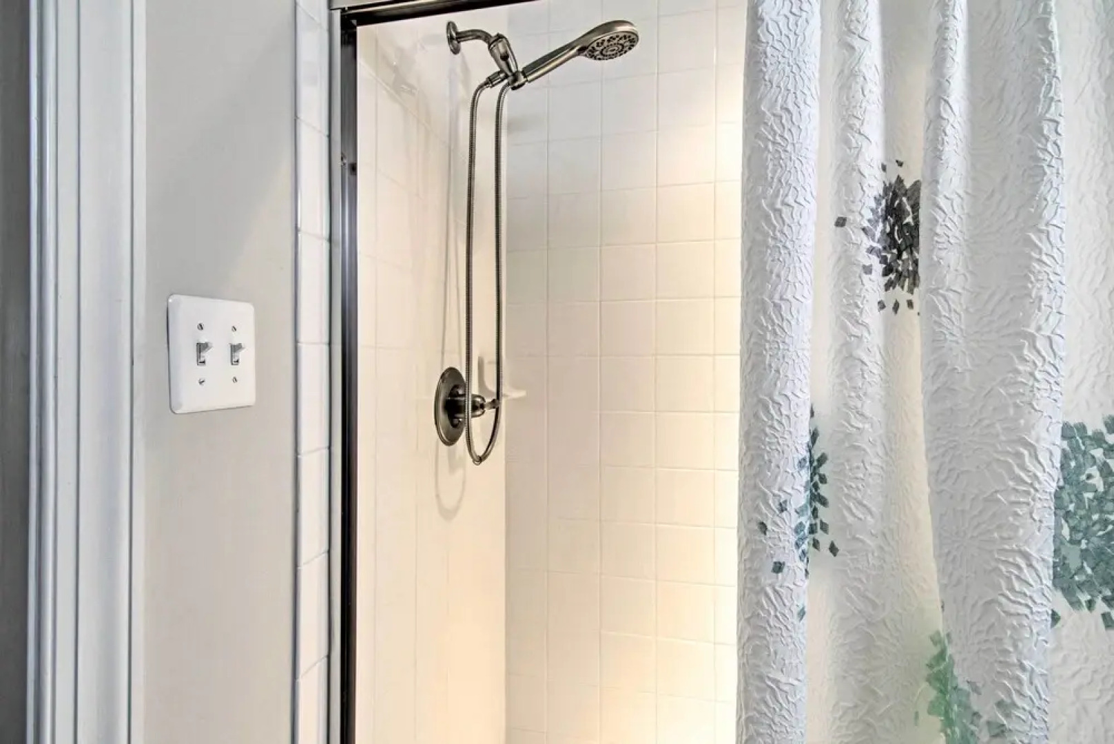 Resort Amenities & Screened Porch: Ocean View Home