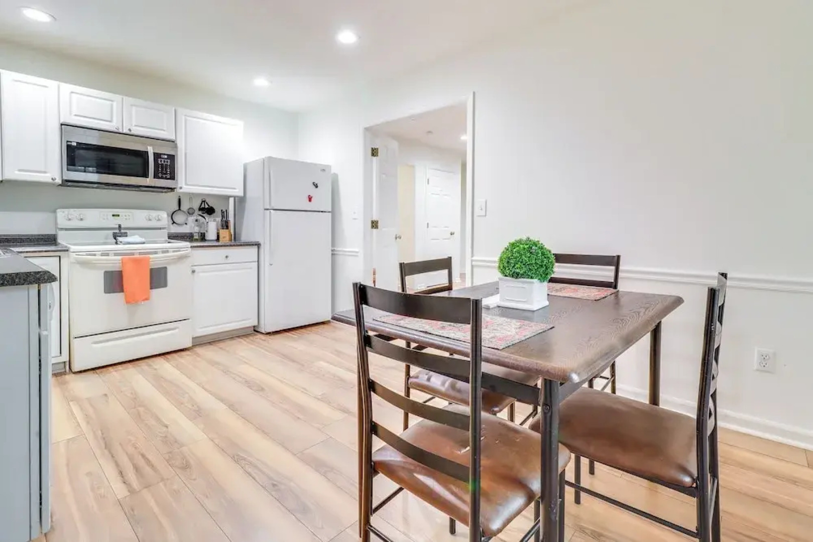 7 Mi to Downtown: Toledo Apt Near Franklin Park