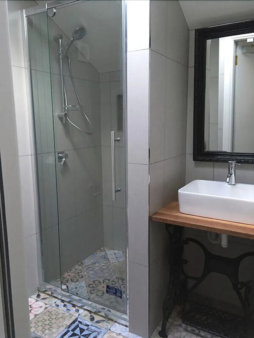 Assemblage Boutique Art B & B