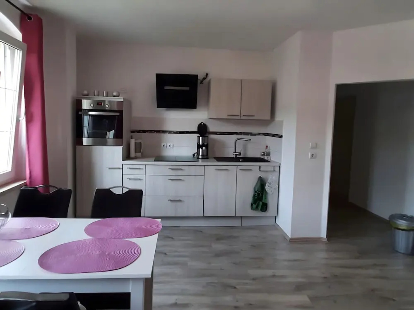 Lakeside Comfort With Garden