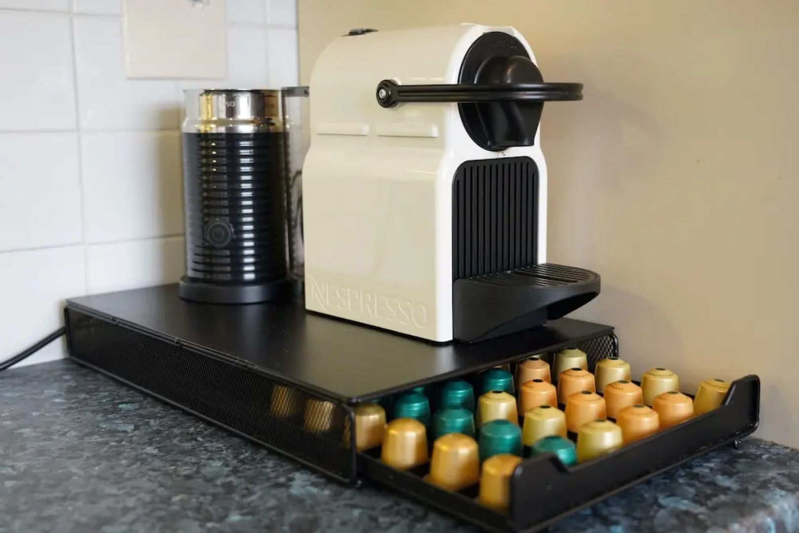 4 Bedroom Home - Sleeps 10 - Free Parking