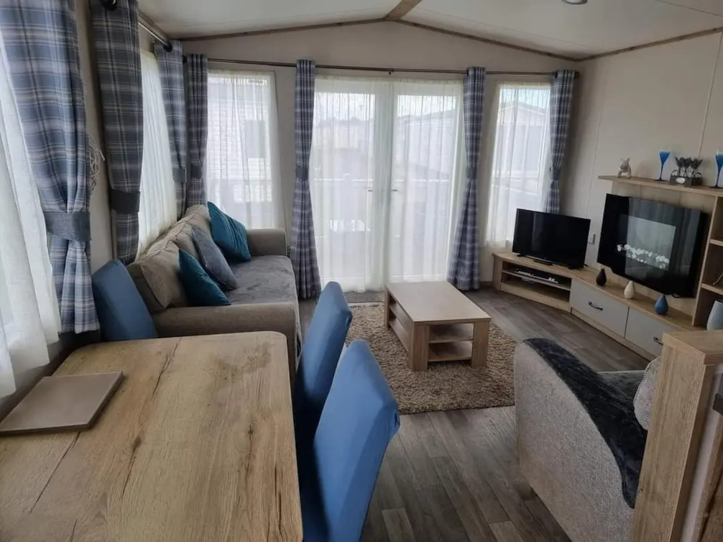 Stunning 2-bed Caravan in Prestatyn dog Friendly