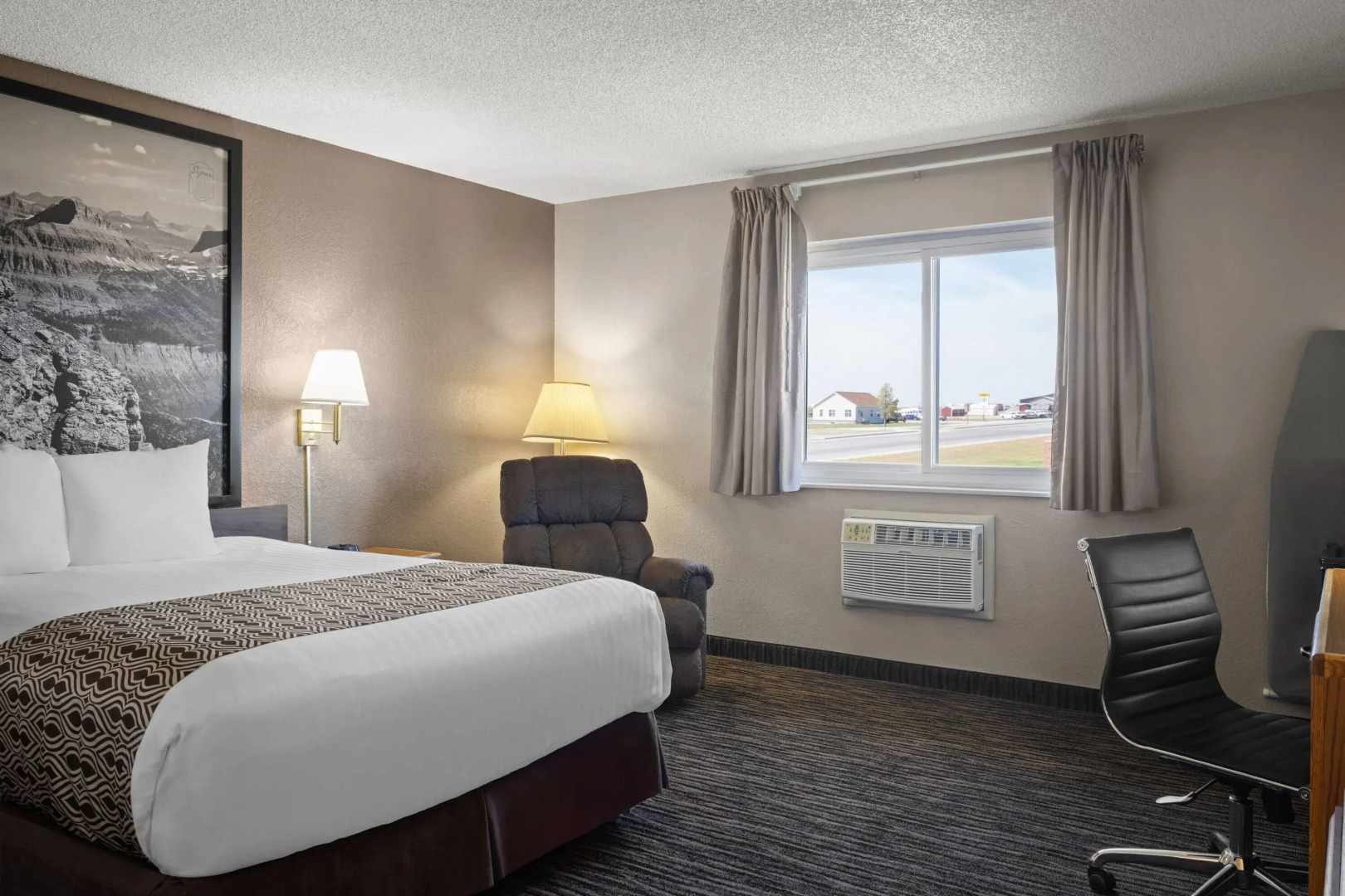 Super 8 by Wyndham Lewistown