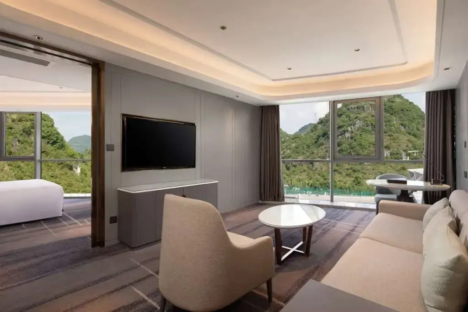 Ramada Plaza by Wyndham Anshun