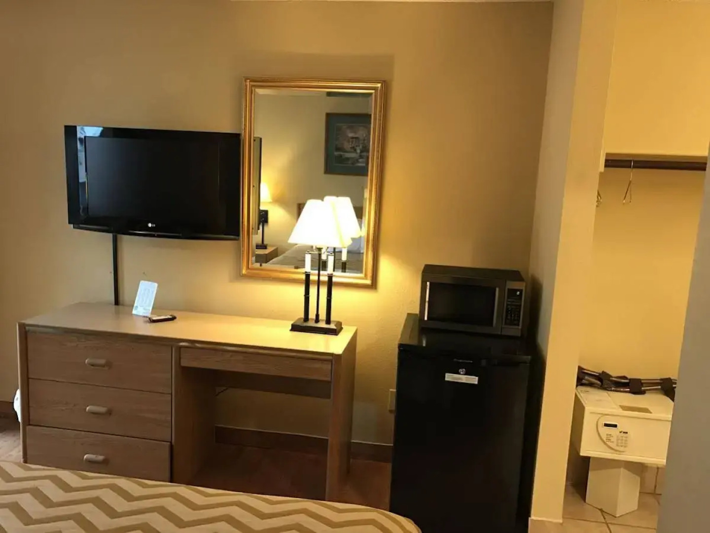 Travelodge by Wyndham Tacoma Near McChord AFB