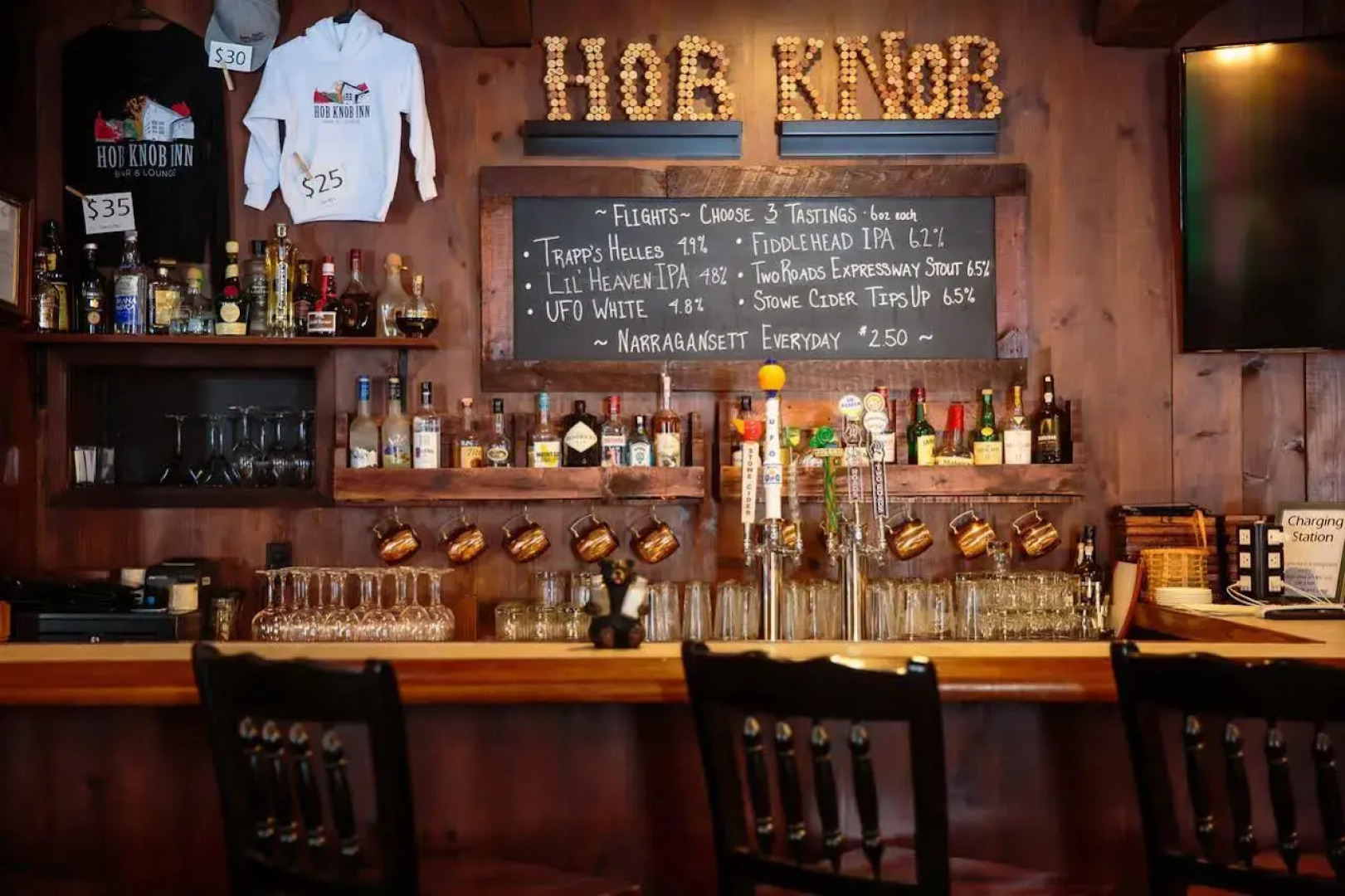 Hob Knob Inn, Bar & Lounge