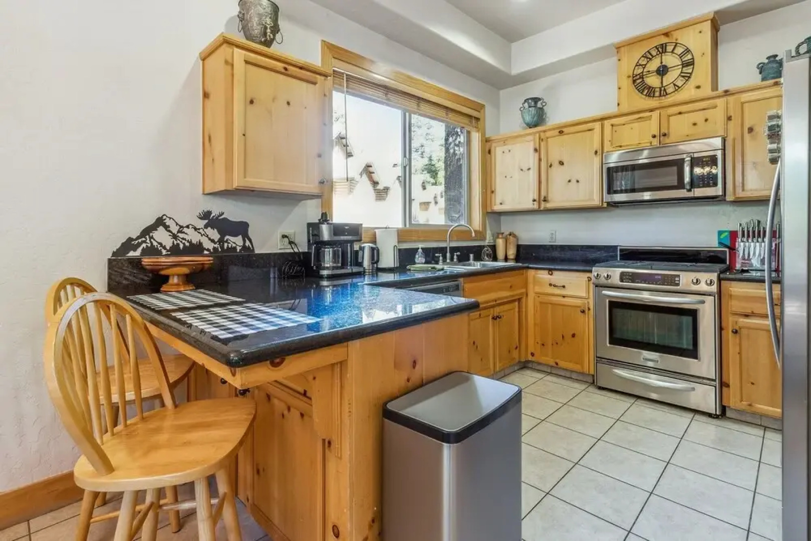 Dog Friendly Summer Vacation Hub Near Town 4 Bedroom Home by Redawning