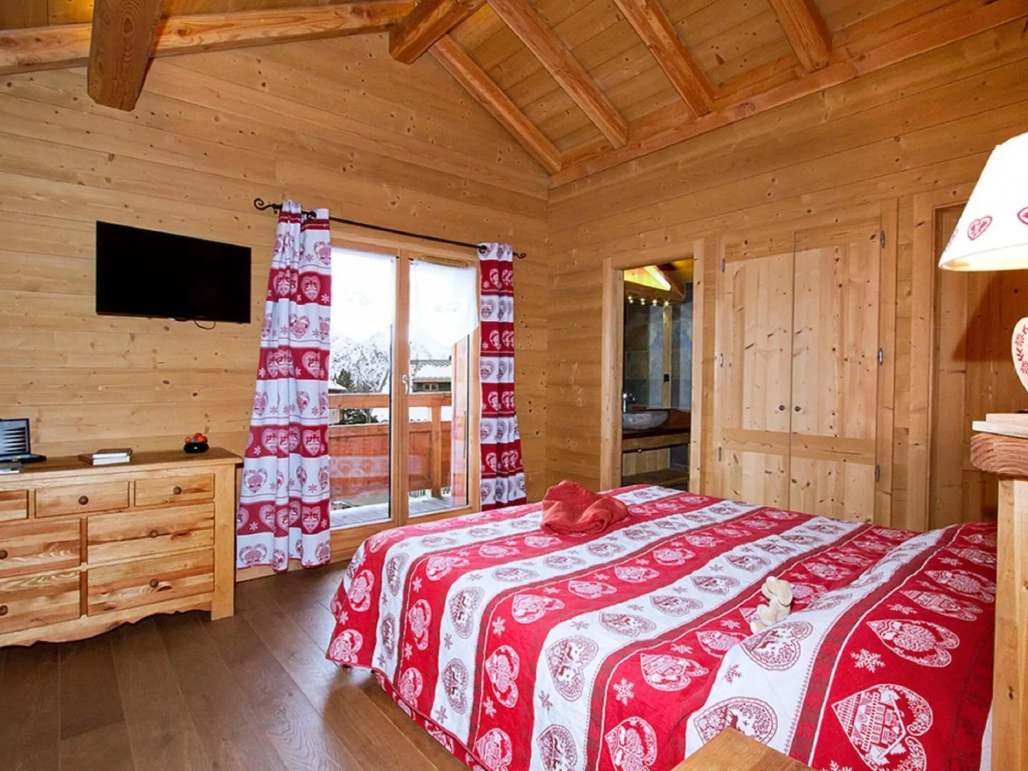 Beautiful 14-person chalet with sauna and private swimming pool in Les Deux Alpes