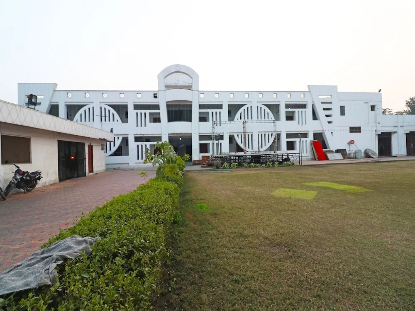 Oyo 15383 Hotel Grand Melrose