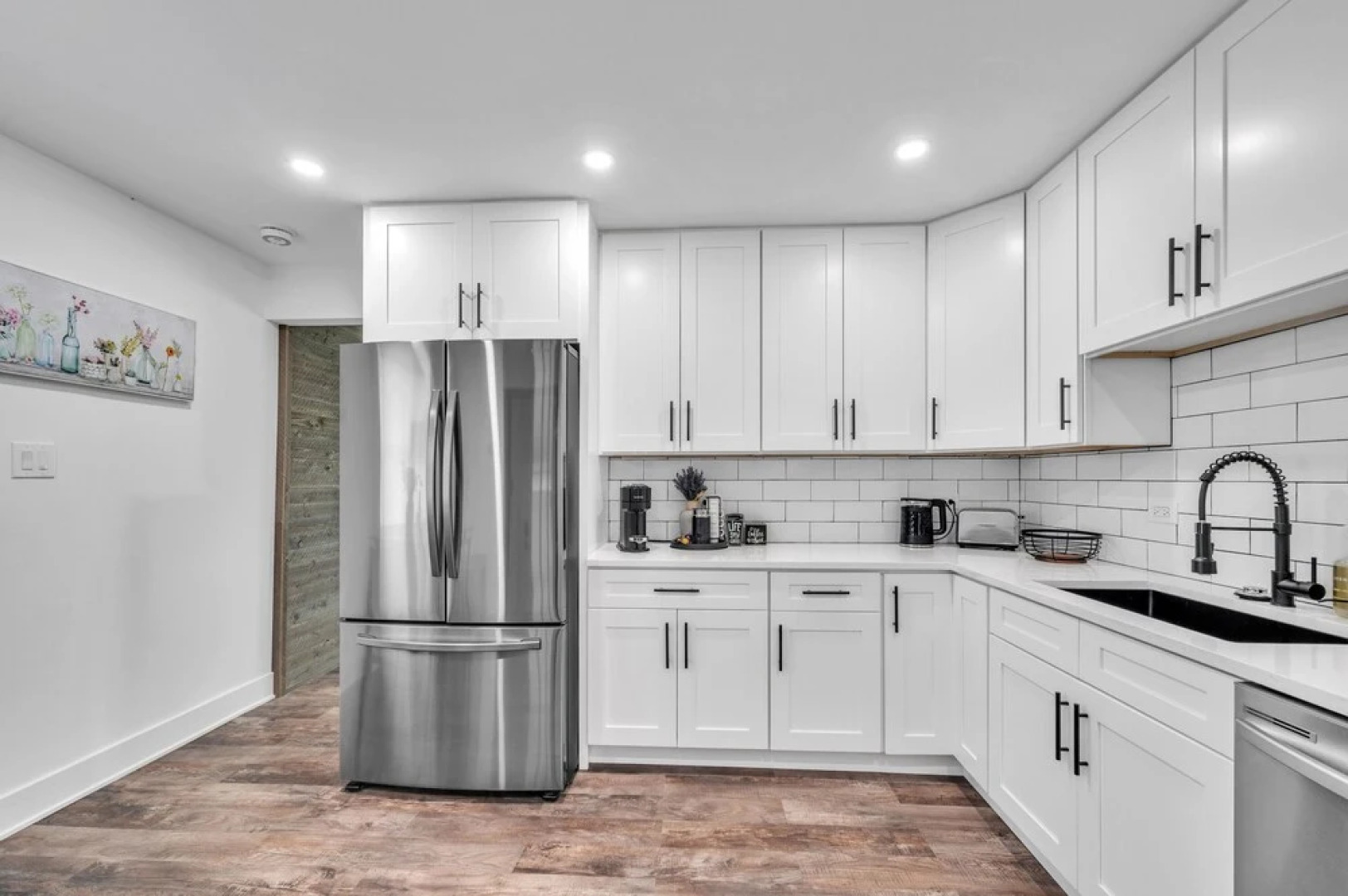 Modern Luxury Amenities Near Woodfield Mall 2 Bedroom Home by RedAwning