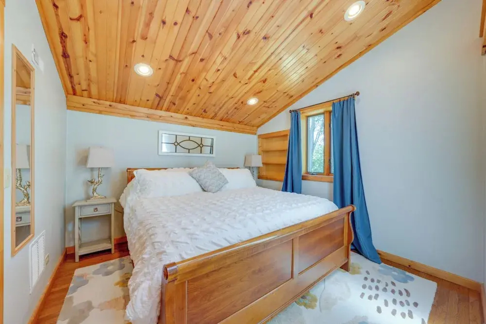 Peaceful Warrenville Home: 1 Mi to Herrick Lake!