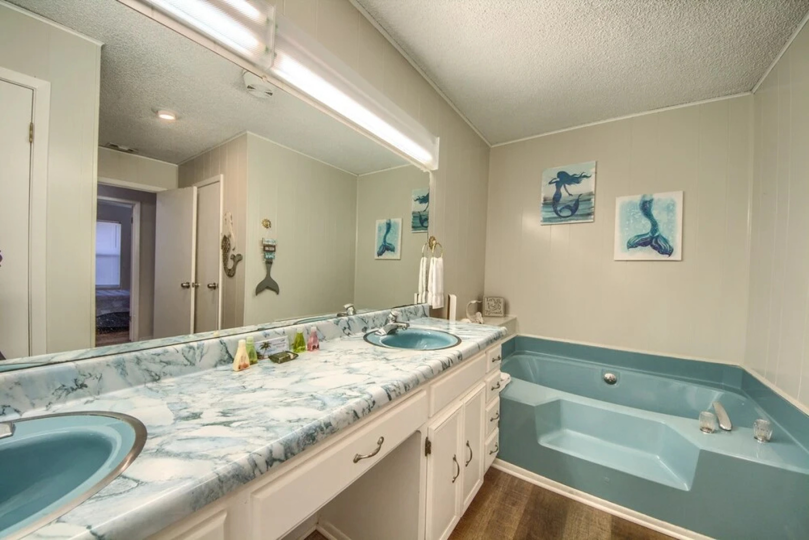 Hondo's River Haus Rr 1300 4 Bedroom Home by RedAwning