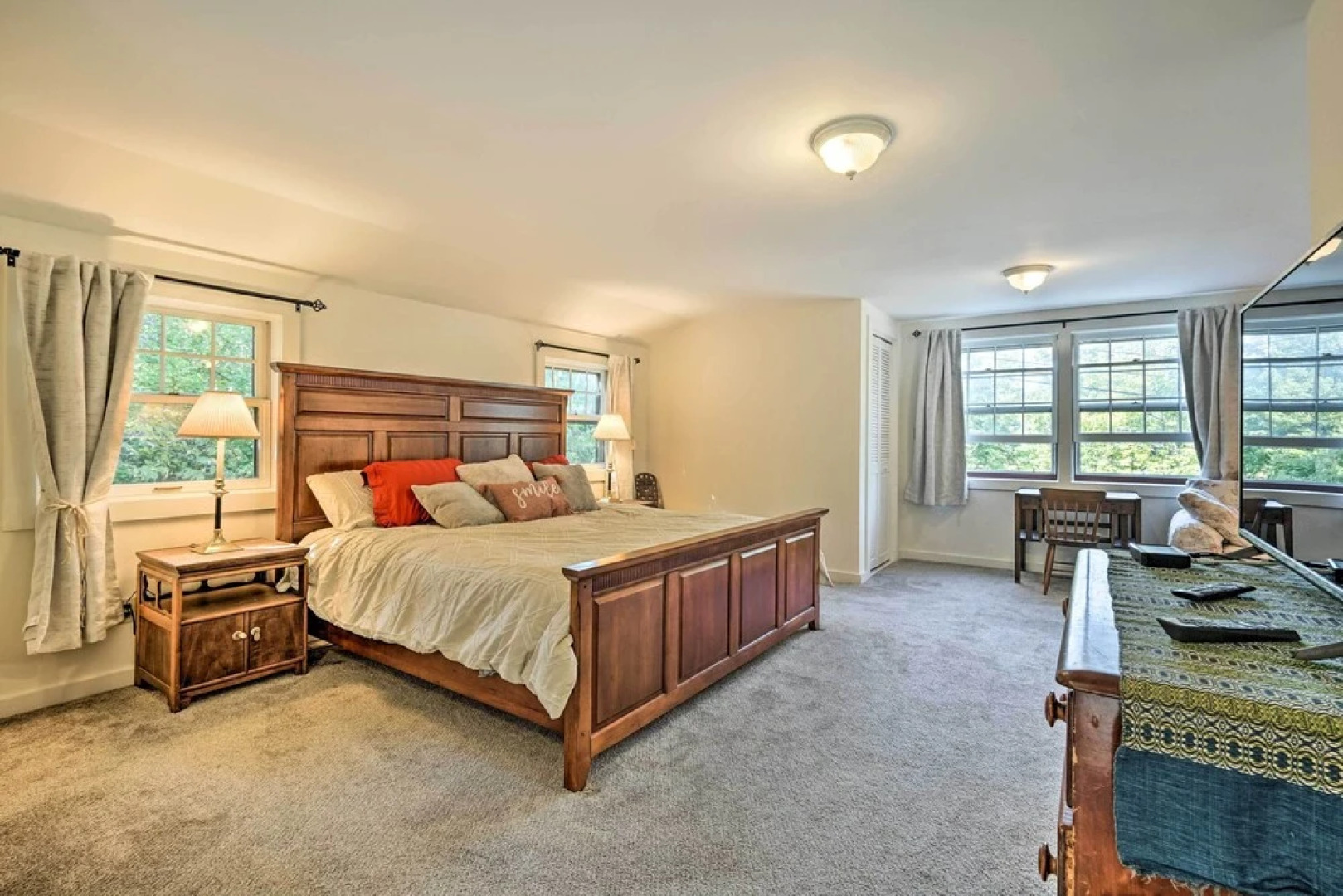 Londonderry Retreat ~ 3 Mi to Lowell Lake!