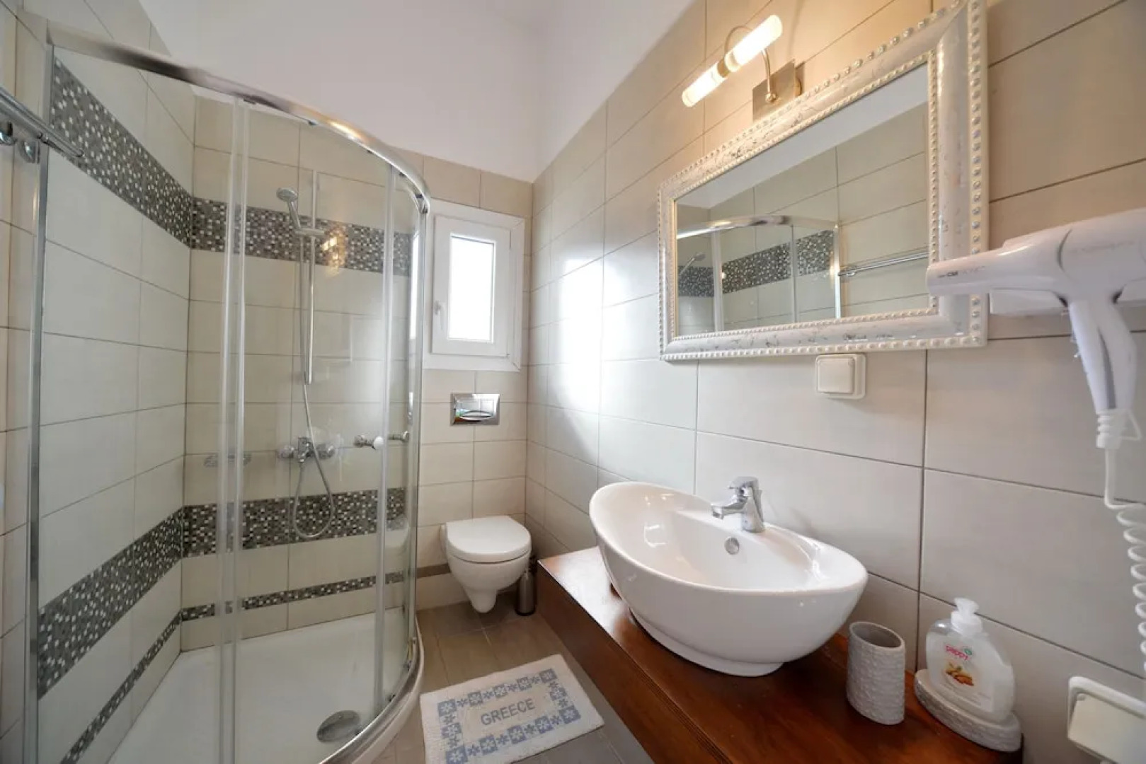 Niriides Luxury Studios