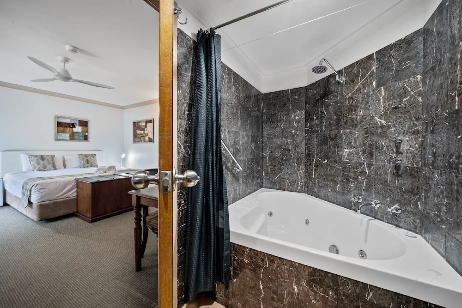 Oasis Inn Ulladulla - Guest 18 Years and Older