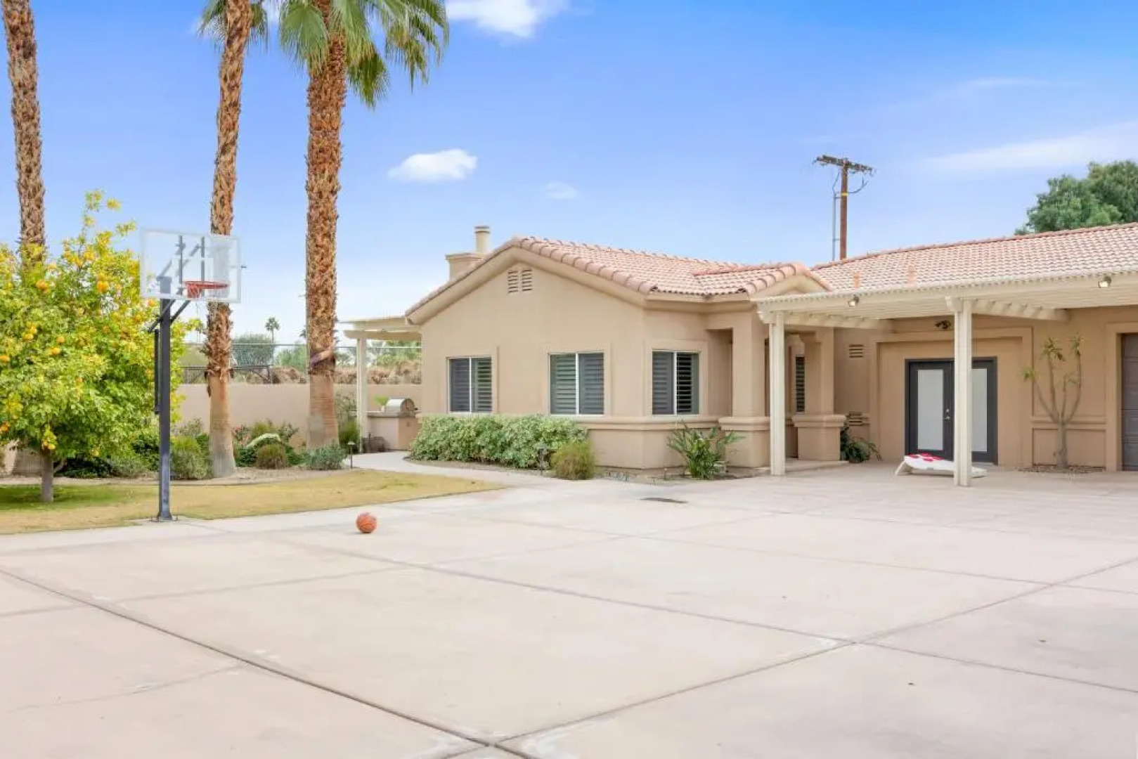 Casa Palmera by Avantstay Entertainer's Oasis w/ Guesthouse