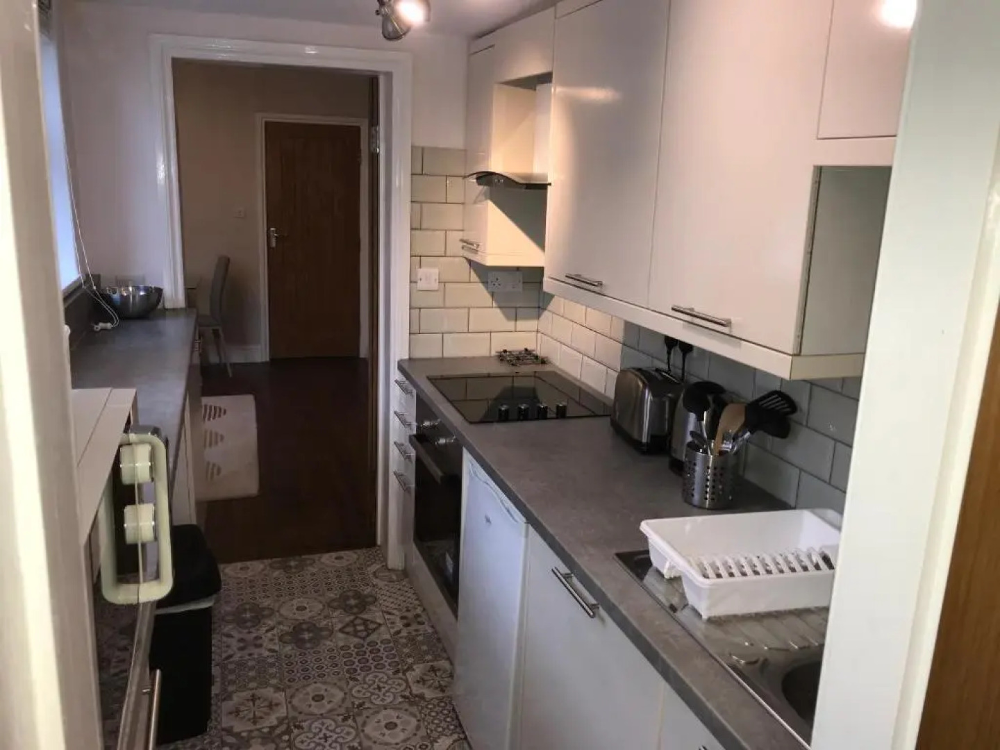 Ground Floor Contemporary 1 Bed Apartment