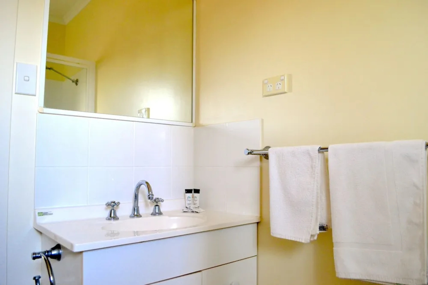 Hinchinbrook Marine Cove Resort