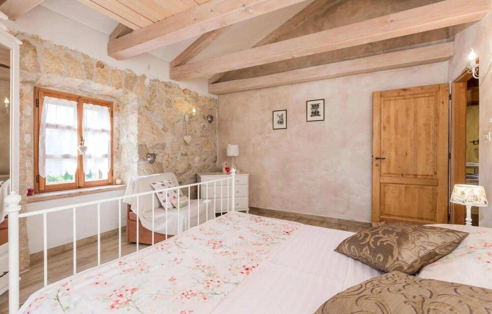 Beautiful Home in Kras With Wifi and 2 Bedrooms