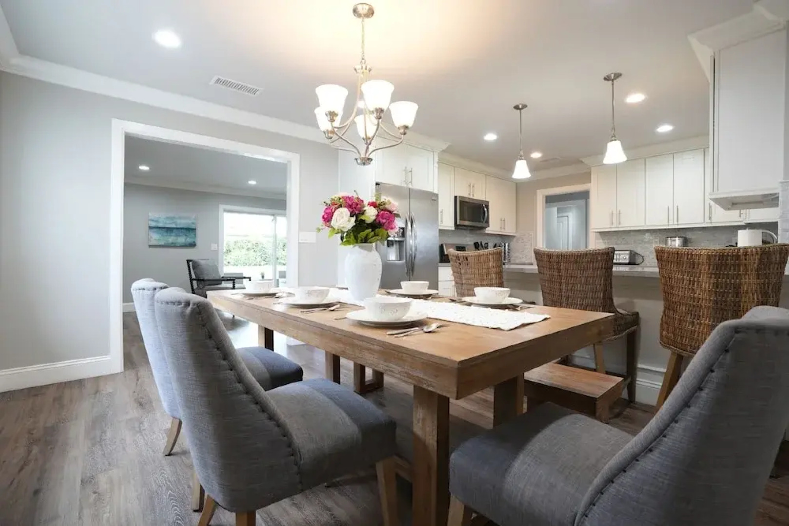 4 bedroom, 3 bathrooms Pool Home