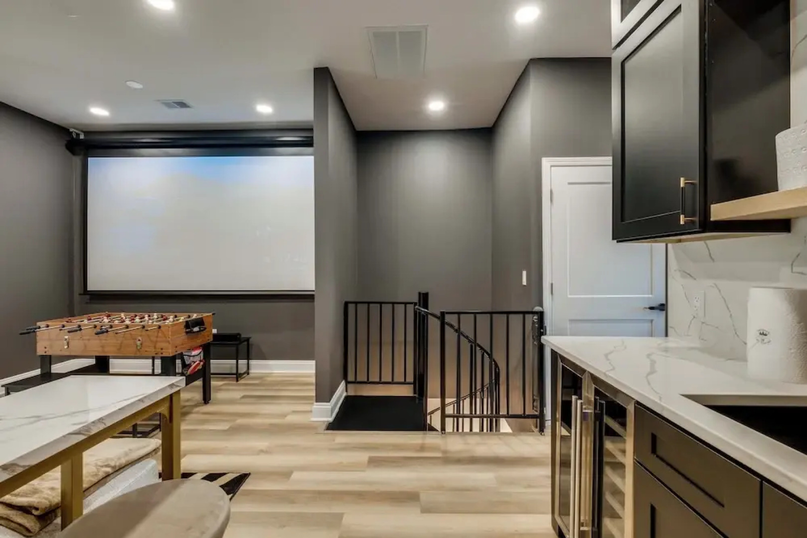 1 Mi to Dtwn: Hot Tub Haven in Richmond!