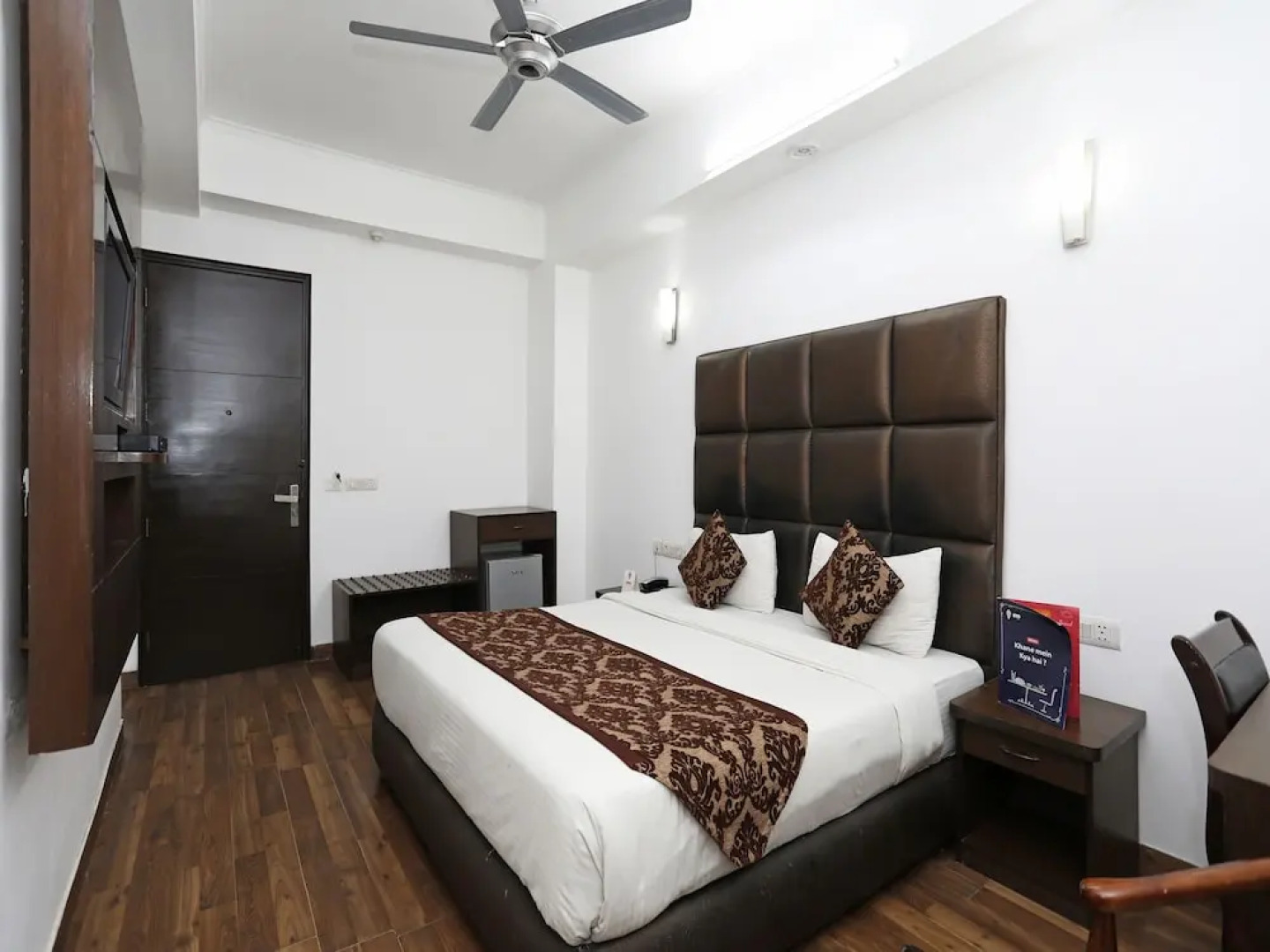 OYO Premium Jasola Apollo