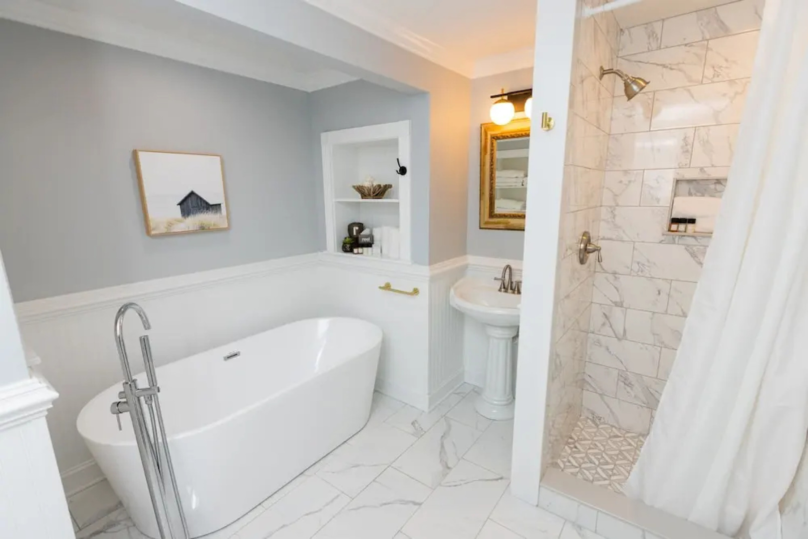 The Burrus House Inn Waterfront Suites