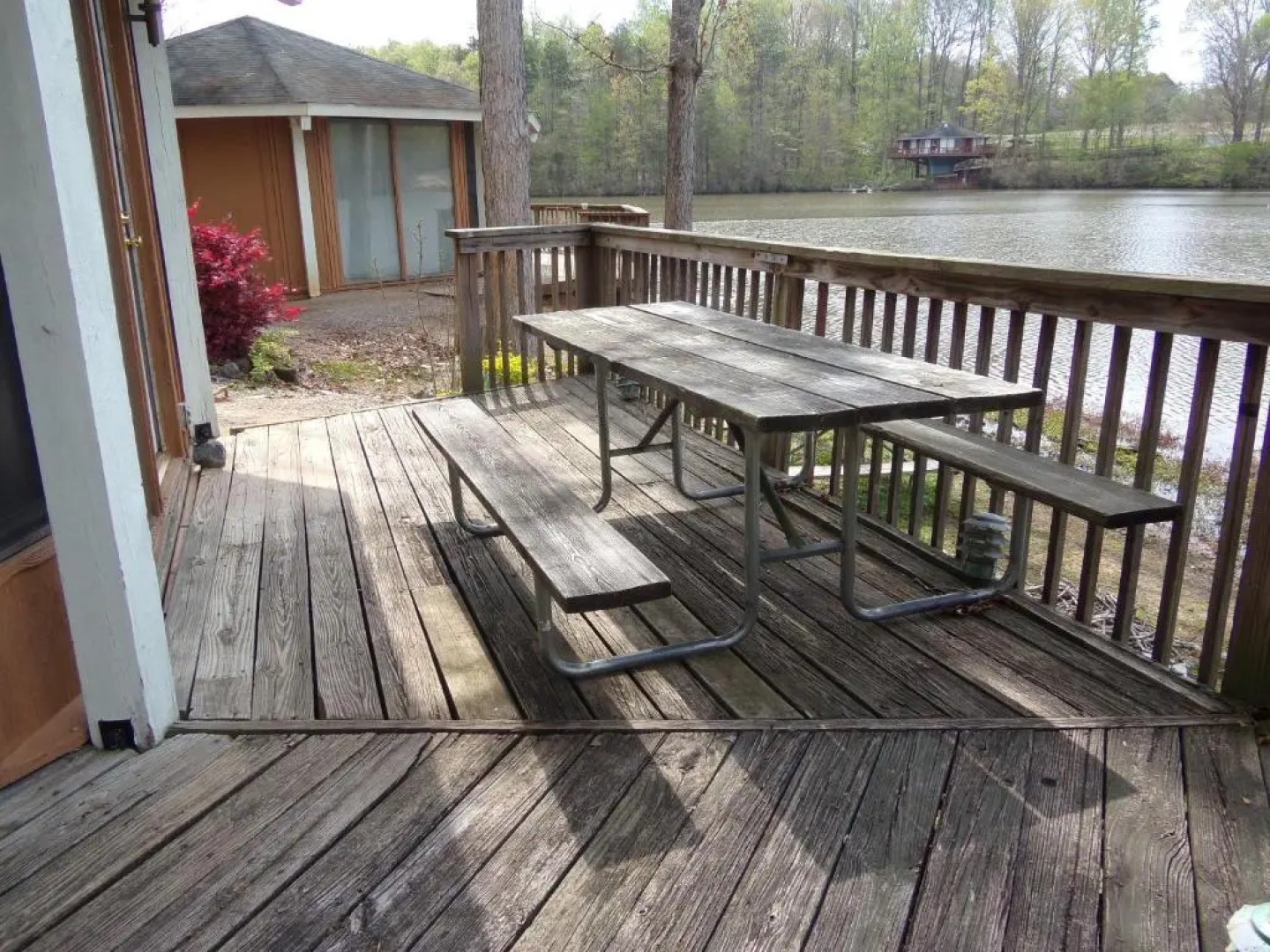 Lake Myers Lakeside Villa 16