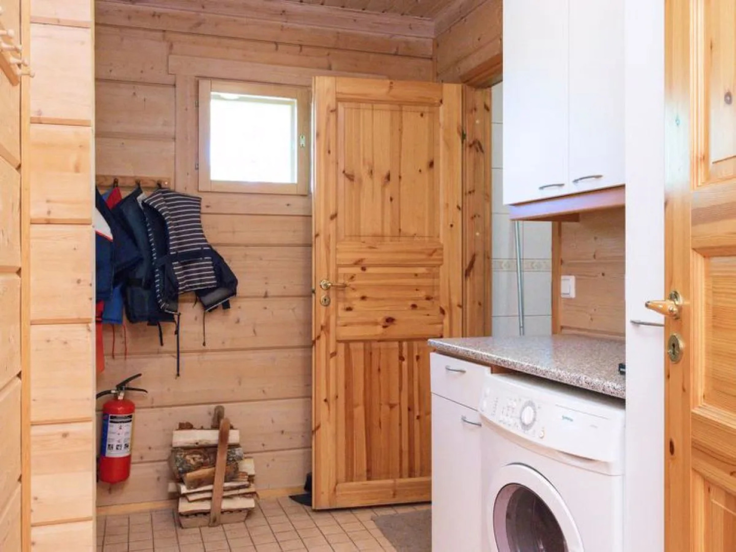 Hot pool cottage iitu