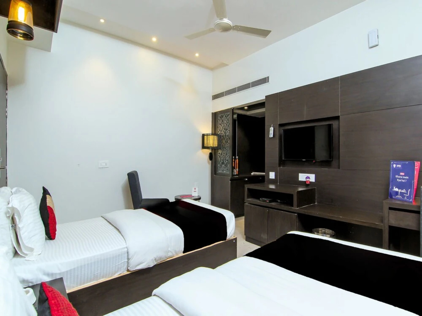 Capital O 28615 Hotel Crossroad