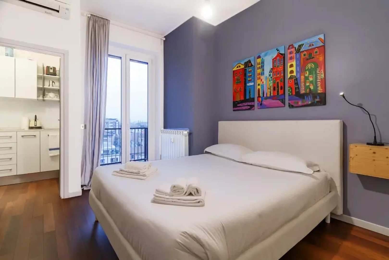 JOIVY Sleek Flat W/Balcony