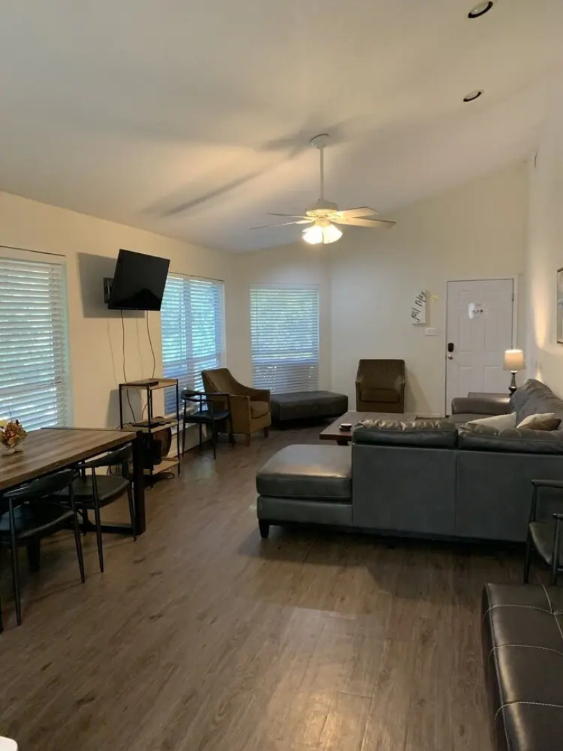 Earth Haus Stunning Riverfront Home