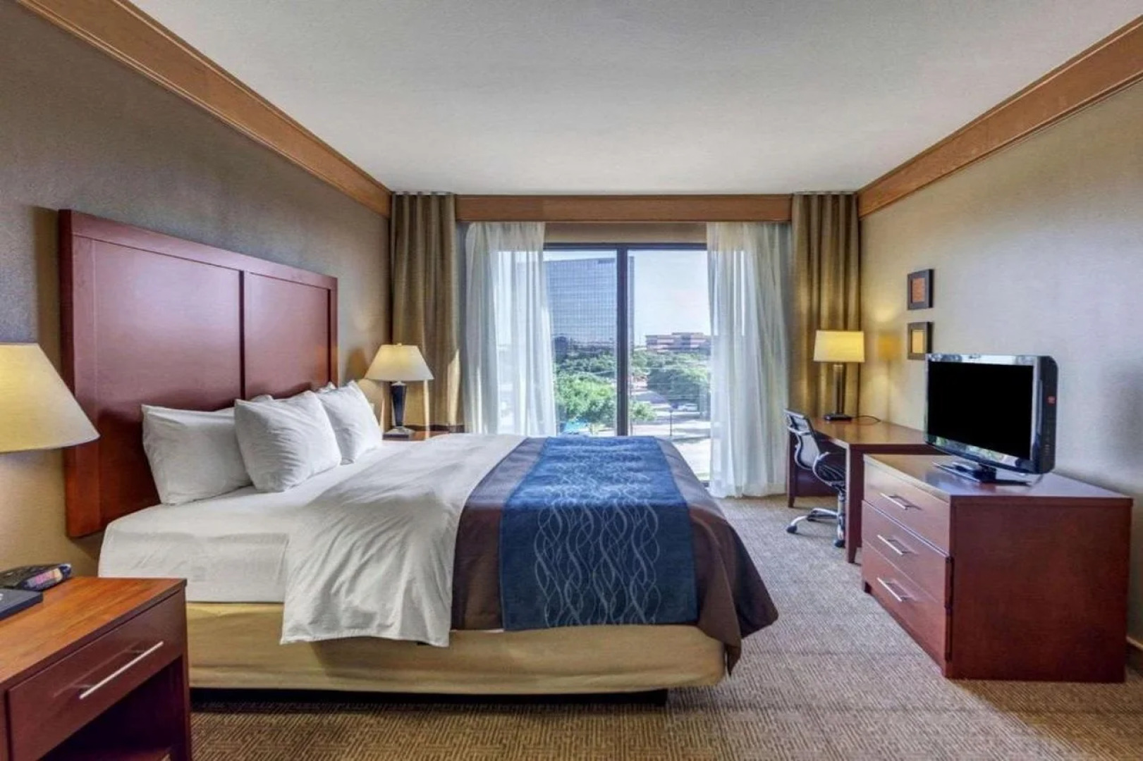 Comfort Inn and Suites Plano East