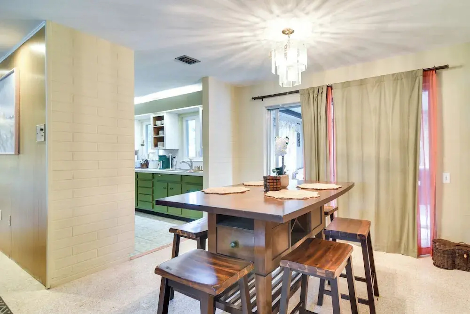 3 Mi to Beach: Seminole Retreat w/ Patio