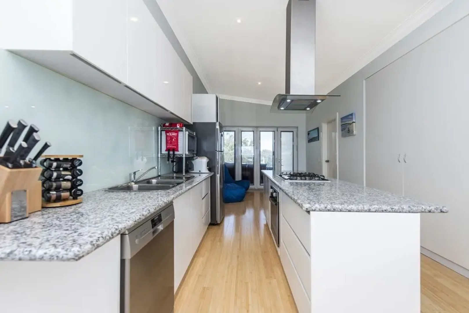 Ocean Sunset - Luxury Apartment With Ocean Views