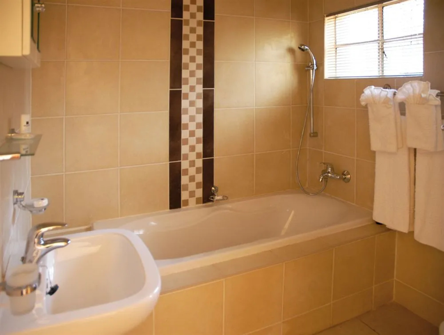 Guest Paradise Lodge